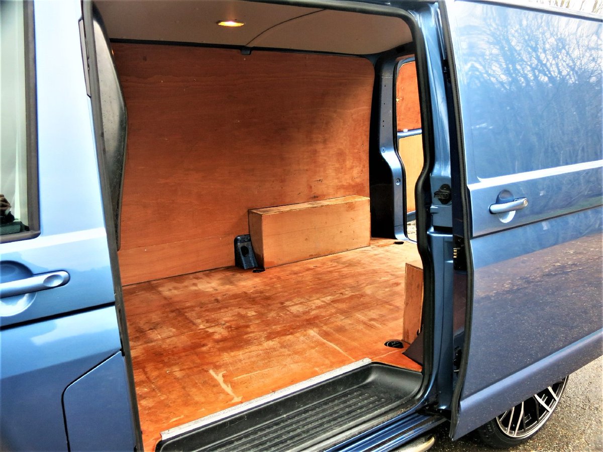 UTransporters's tweet photo. VOLKSWAGEN TRANSPORTER (2016) Van T6 140 DSG Auto SWB T30 Sportline Highline
£25,495 inc VAT!
https://t.co/WIQK0NBZrp

#vw  #VWtransporter  #vwtuning  #vwvans  #volkswagen  #kombi #VWkombi  #T6 #sportline #swb #bluemotion #T28 #euro6 #bluetooth #vwshuttle #shuttle https://t.co/GLKajSjrnS