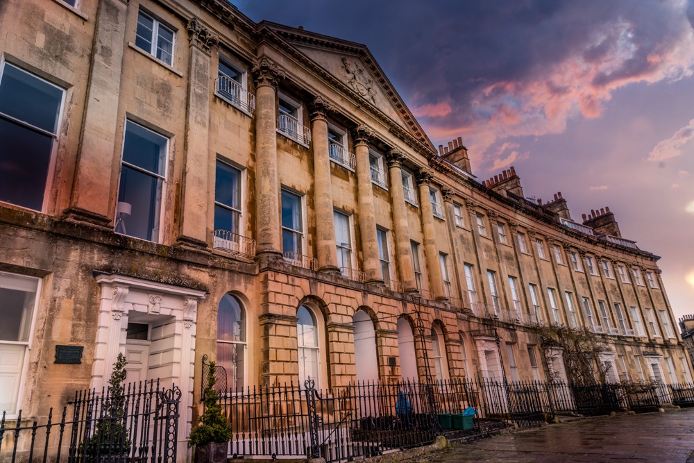 Pastel purple skies don't often manage to look moody, but we love this shot showing off Camden Crescent under some striking clouds! 📷 @ed_c_ (@edcarnaghanphotography on Instagram)