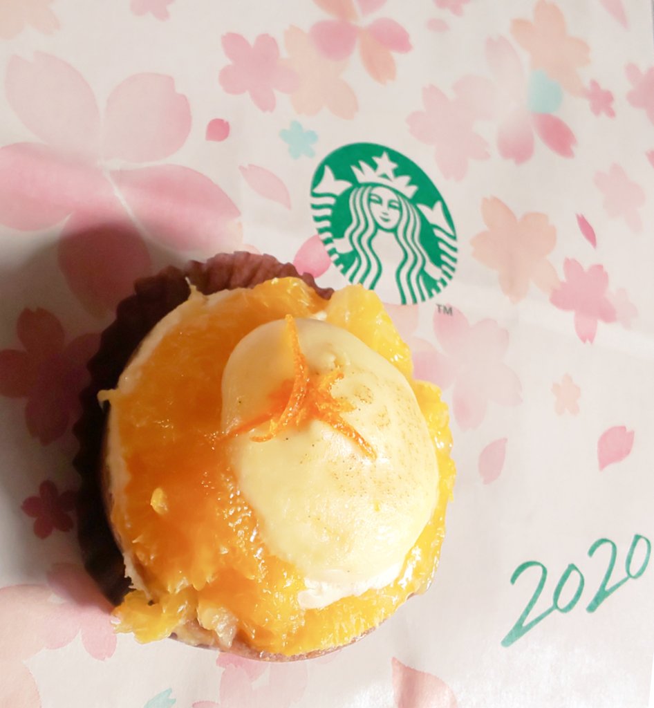 maitaro10969's tweet photo. 義実家
仕事から帰ったら義父のお友達が来ててお昼ごはん食べれんから寝る〜😭っと旦那にLINE📱
何か届けよか？と言われたけど大丈夫と言ってまた後で〜とやり取りしたのに20分後位に現れてお土産🎁だよってスタバのオレンジタルト…
結局そういう優しい所が好きなんだよね。ダメ男なら私はダメ女だな https://t.co/ALSPVpwU71