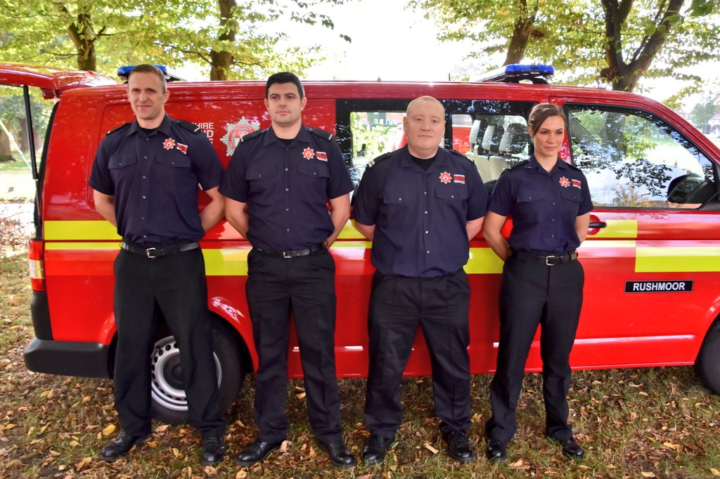 Firesnapper999's tweet photo. Somewhere today #SodsLaw will strike an #OnCall RDS #CommunityFirefighter whilst sat in a barber / hairstylists chair. The alerter will activate. Despite the partial "coiffure", they will egress rapidly to don the uniform & help a stranger π Why wouldn't you #JoinOurFireFamily?? https://t.co/Ln0wKck7Ti