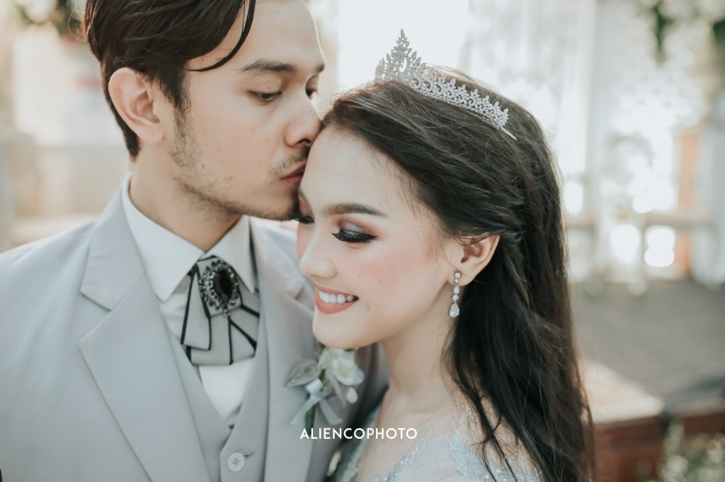 AliencoPhoto's tweet photo. Ana Riana, Pemeran Rinjani Gelar Resepsi di Sawangan Golf &amp; Resort https://t.co/Q7REeSOcjA https://t.co/LJx0T6eOcI