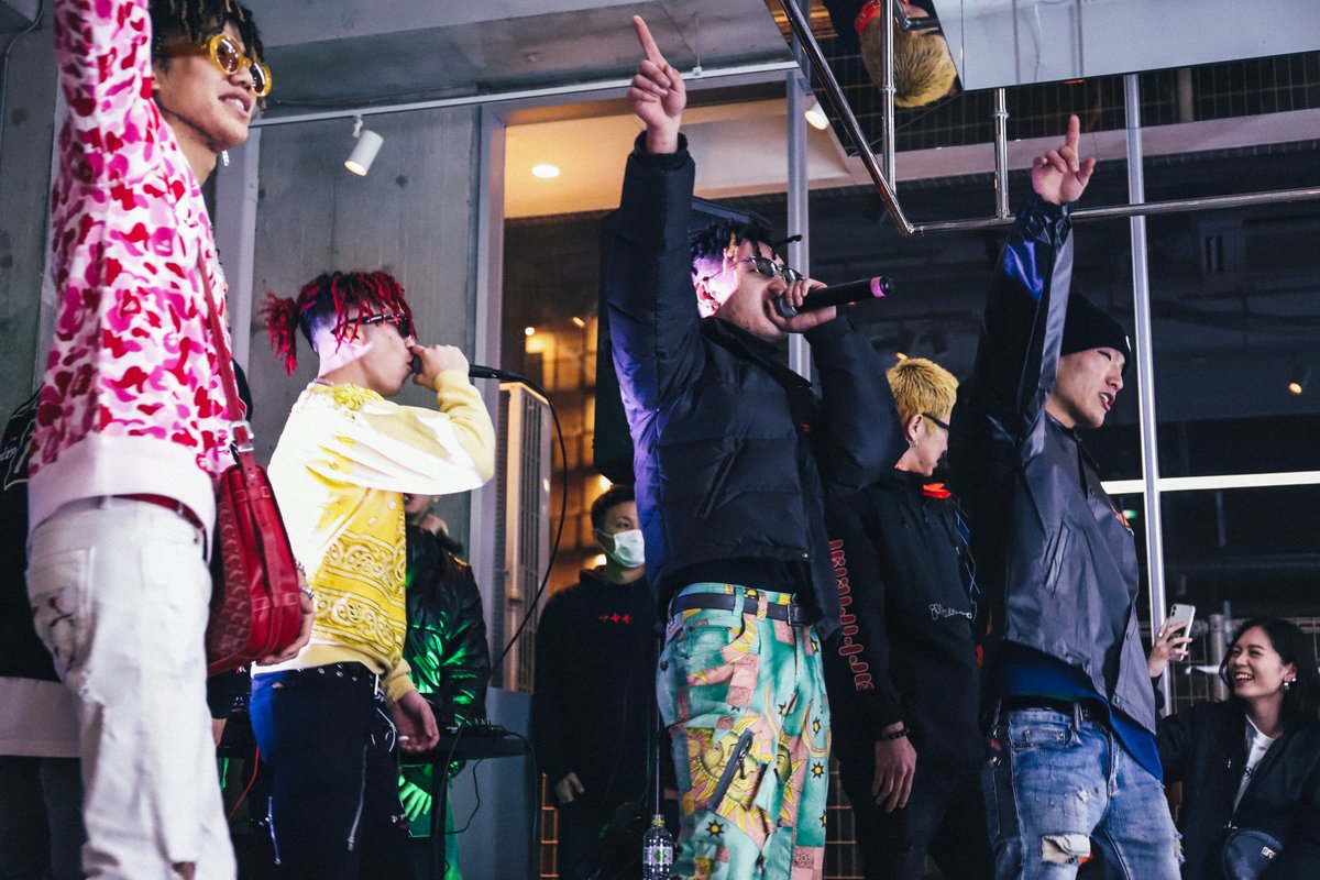 lineupstore_pus's tweet photo. 【BLOG更新】Ascension 〜次元上昇〜
関西を拠点に活動するヒップホップ・ユニット、Gang Ageを中心に他アーティスト8組、DJ 5名でライブイベントを開催しました🎙🔥
詳細は下記BLOG記事をご覧ください！
https://t.co/p7FnAHAzQq https://t.co/DWjU0bp2u4