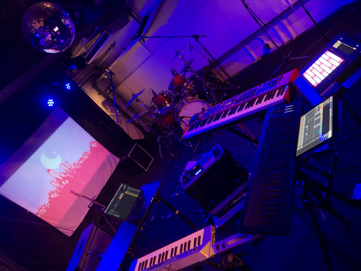 tng_ojk's tweet photo. crescentの花 西岡健
ワンマンライブ システム

#crescentの花
 #西岡健 #キーボード #マニピュレーター #要塞 
#SeaboardRise49 #Nordstage2ex #AbletonPush2 #KX5 #DigitalPerformer10 #BitwigStudio3 #CuabsePro105 #MacBookPro2017 #SurfacePro7 #MacBookPro2012 #Track16 #UltraLightAVB https://t.co/Jt0ssM4IDY