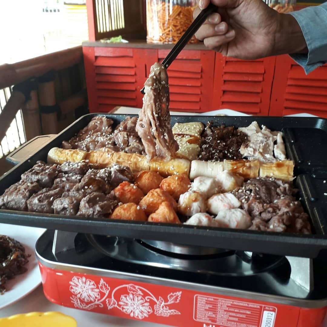 AnggaS2027's tweet photo. Gak cukup emang makan daging 1 porsi aja sekarang nih, di Masshita kalian bisa makan SEPUASNYA!
Beragam jenis varian daging mulai dari daging premium sampai wagyu bisa kalian nikmati hanya di Masshita All you can eat😍😍 @emakWulan @tatairianty @AlyAgrian @aissssss12 https://t.co/0xfDBb6VVu