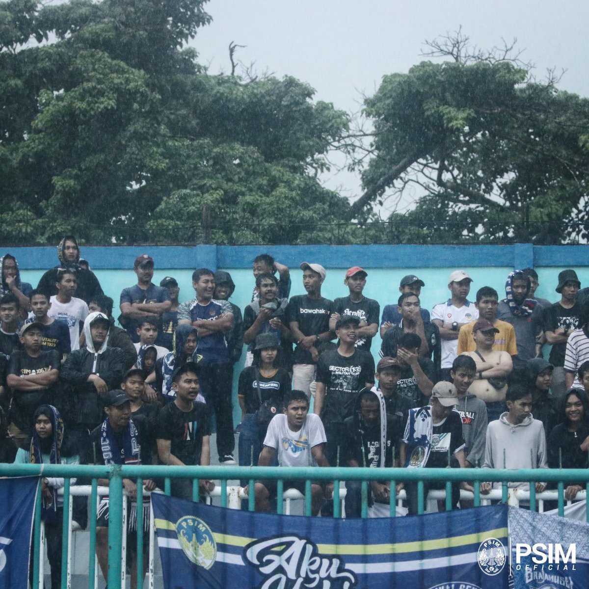 Begini semestinya sepakbola; menyatukan 🤝

#LaskarMataram #AYDK