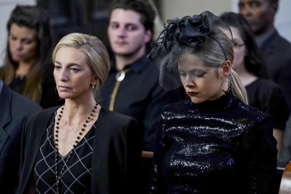 Claudia Black as Ann Evans in Roswell, New Mexico 2020 s02e01 #ClaudiaBlack <a href="/TheClaudiaBlack/">Claudia Black SEP</a>