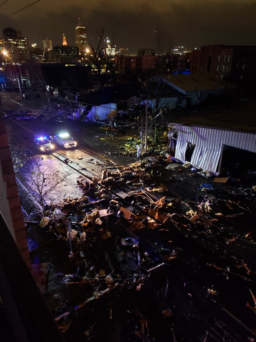 iamRVPTOR's tweet photo. Tornado hit Germantown Nashville bad... this is crazy #nashville #tornado https://t.co/EHBavuCxxm
