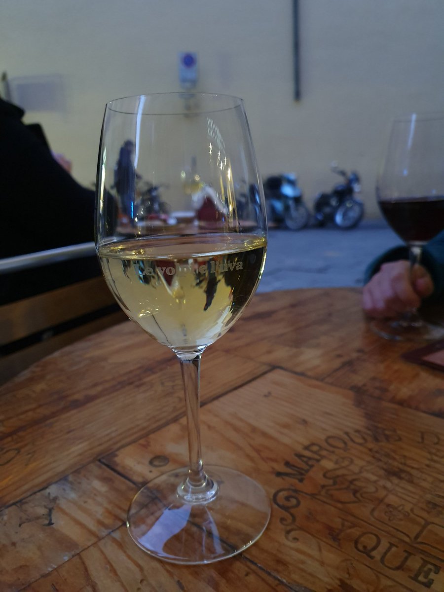 heardinflo's tweet photo. My favourite place in Florence for a glass of wine 🥂 Le Volpi a l'Uva just across the Ponte Vecchio bridge is a perfect place to grab a glass of wine and a bite to eat before dinner 👍
#florence #firenze #italy #italia #tuscany https://t.co/pAEwAqgqra