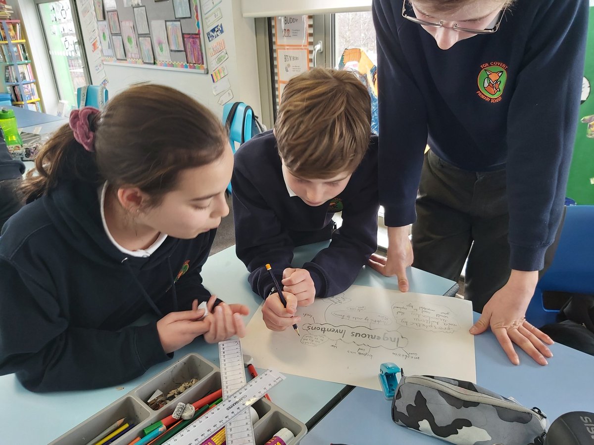 FoxCovertPS's tweet image. #p7fcps watched a video about life in the trenches and medicine available to soldiers.  We checked our listening and understanding by having &apos;graffiti walls&apos; full of information.  Well done P7!