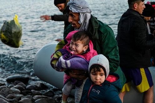 Quando ci chiederanno: "Ma voi dov'eravate, mentre succedevano quelle cose in #Grecia?", diremo che cercavamo l'#amuchina per lavarcene le mani.