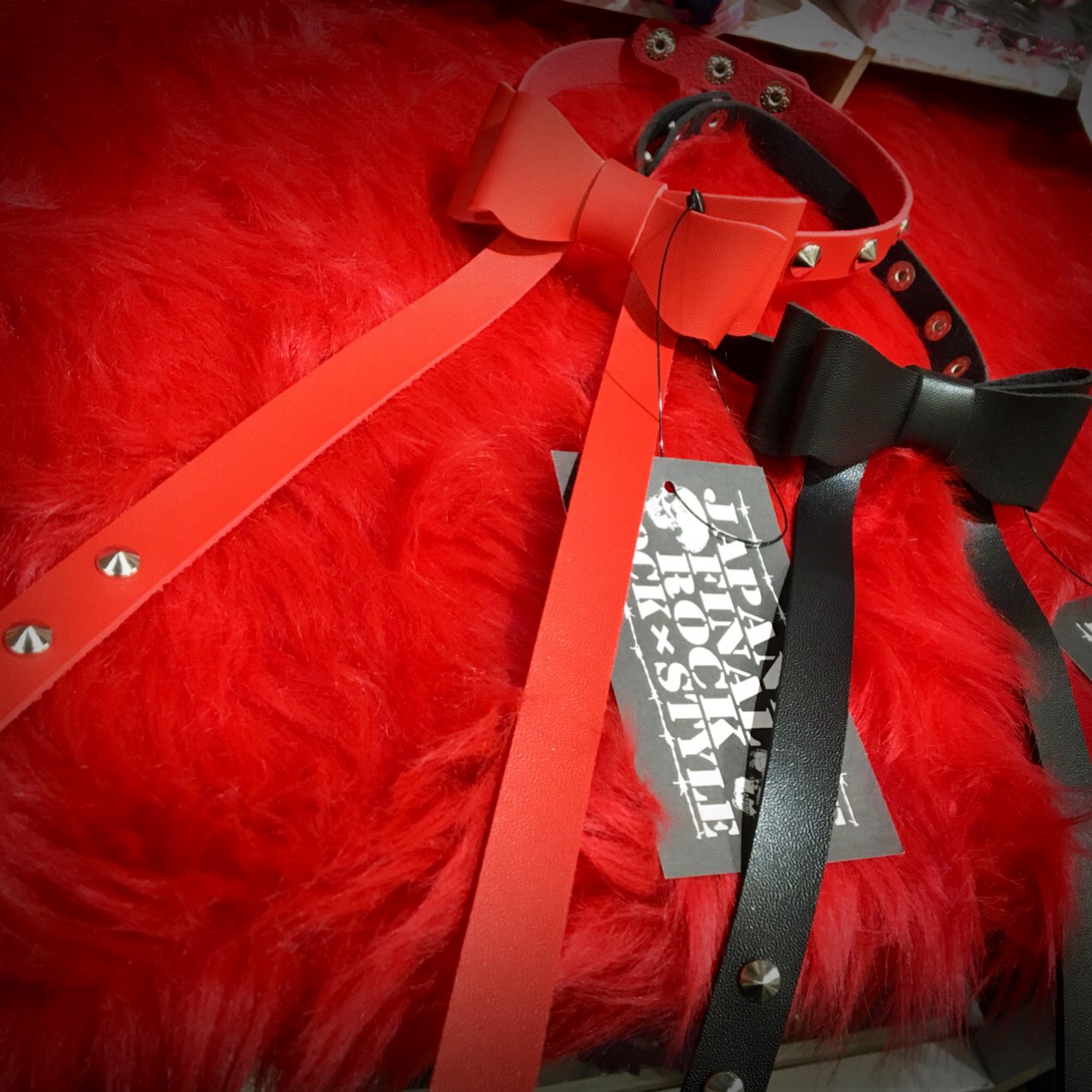 株式会社regulus 69 レグルス V Twitter オススメ小物紹介 Finalrock レザーリボンチョーカー Size F Color Black Red Price 2 000 Tax In スタッズがついたかわいくてかっこいいリボンチョーカー 甘辛でコーデの幅が広がる あきな