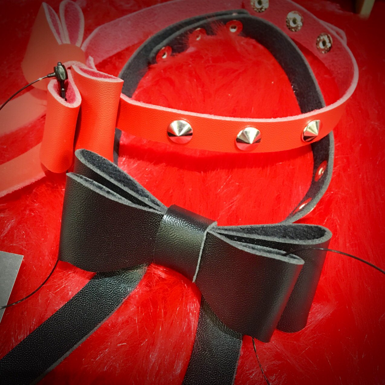 株式会社regulus 69 レグルス オススメ小物紹介 Finalrock レザーリボンチョーカー Size F Color Black Red Price 2 000 Tax In スタッズがついたかわいくてかっこいいリボンチョーカー 甘辛でコーデの幅が広がる あきな
