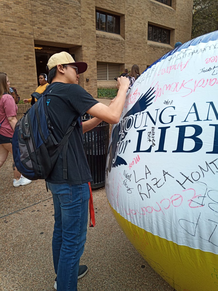 TxStYALiberty's tweet photo. Another successful day! We are extremely grateful for our first amendment everyday, but even if you disagree with us we believe you have the right to free speech. You also are always welcome to come write out your disagreements on our Free Speech Ball! #MakeLibertyWin https://t.co/UbIyCmAHi4