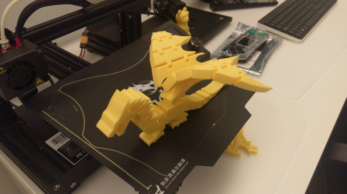 ibsteam_caib's tweet photo. 🙈Avui toca 3d + món maker!! Posam en marxa la impresió 3d de l'aula STEAM #robotib #bemaker https://t.co/r0N0gVBnP9