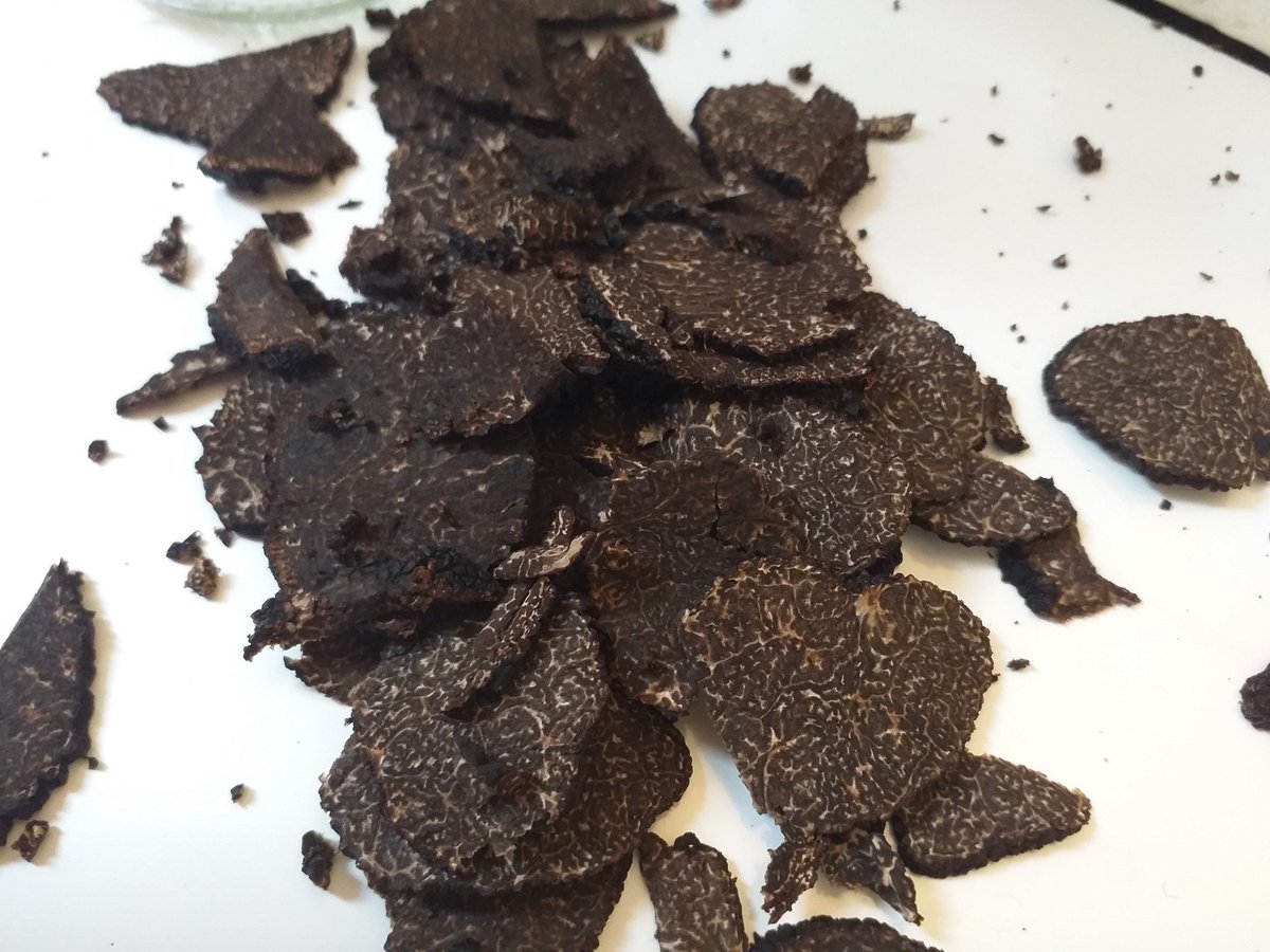 mange_ma's tweet photo. #Huile d'#olive #truffée 

Recette en photo  simplissime et permet de conserver vos truffes https://t.co/8PjLNXbo0a