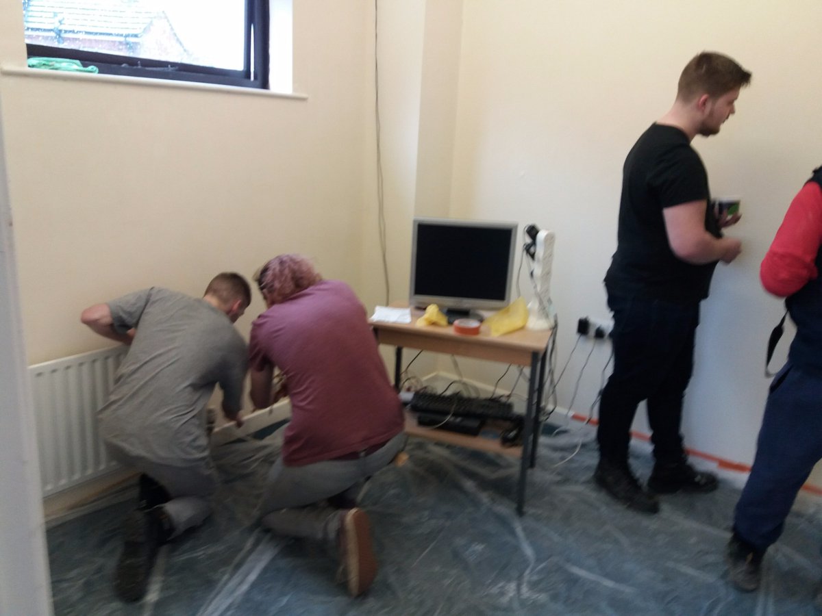 CheshFireYouth's tweet photo. Macclesfield @PrincesTrust Team 34 hard at work on their Community Project at #TheOldSawMill in Congleton #CommunitySupport #DevelopNewSkills https://t.co/dyFHcxUVwC