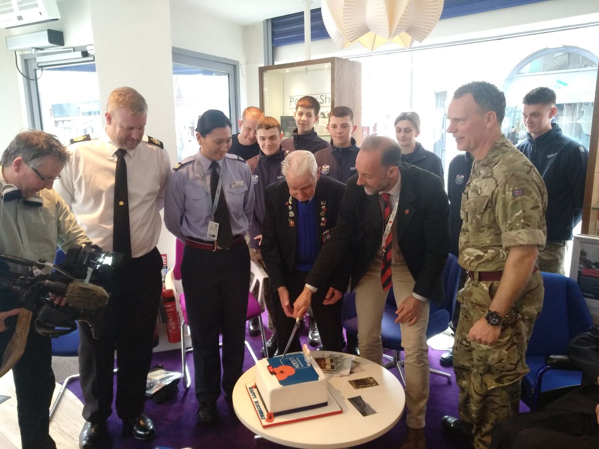 RAFJobsWales's tweet photo. It was lovely to be invited to the WW2 veterans reunion at The Royal British Legion in Cardiff @PoppyLegion https://t.co/LCSWz3zJzk