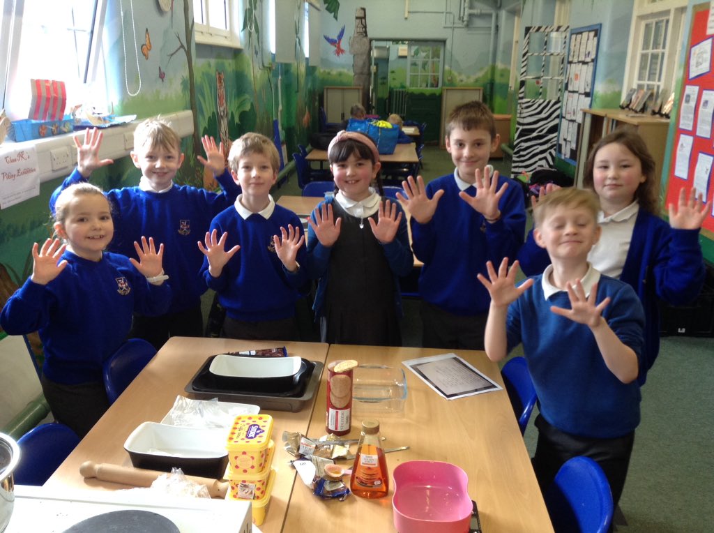 latimerprimary's tweet photo. #ClassCM have been busy baking with Fairtrade products today! π« #LatimerScienceWeek #FairtradeFortnight https://t.co/r2J8ZYVJ63