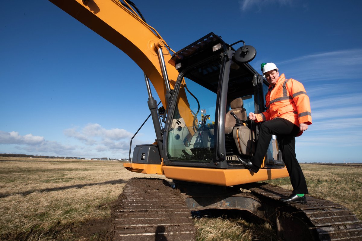 TeesAirport's tweet photo. More great news from the airport as Tees Valley Mayor Ben Houchen breaks ground on a £200million major logistics and manufacturing park at the airport

Read more >>>> https://t.co/b5sWZOw5fU https://t.co/UThoAz6akJ
