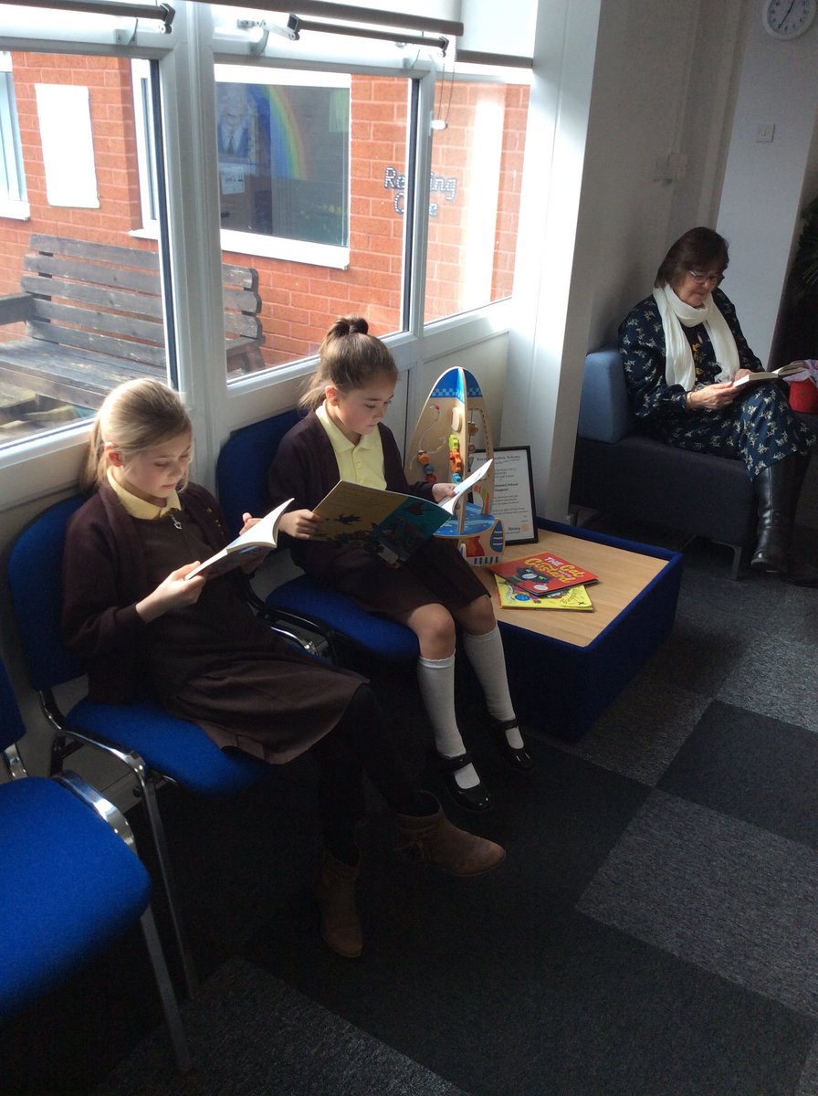 TheRichmondPri's tweet photo. Mrs Caroline Wellsted sharing a love of #Reading #Books #Readingforpleasure with pupils from #KS2 #QuietReadingTime #BookWeek We also have an #OutsideReadingArea #OutsideLearning https://t.co/9aSKXHb4ce