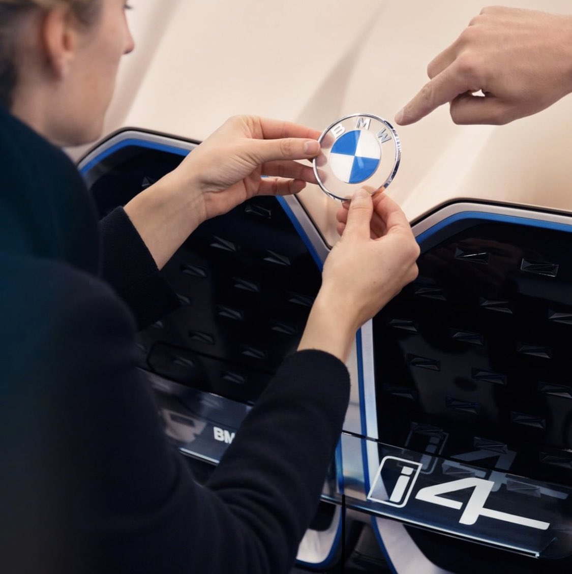 New <a href="/BMW/">BMW</a> #logo. Love the clean approach that promises a #sustainable vision of the future.