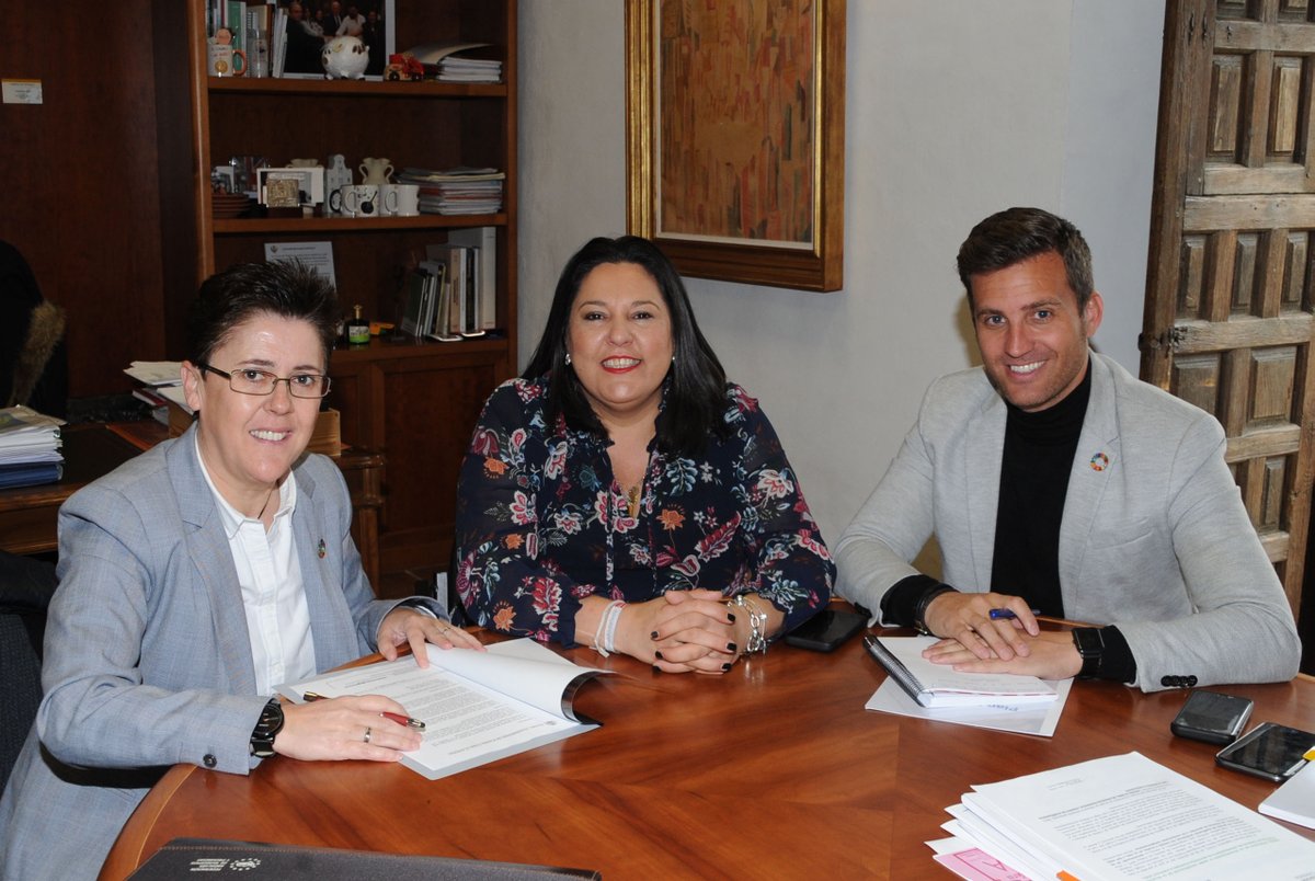 dipucordoba's tweet photo. #Iprodeco y el Ayuntamiento de #FuenteTójar trabajan para la puesta en marcha del I #MercadoArtesano, previsto para el mes de junio en la localidad https://t.co/mcPqyKWLV1