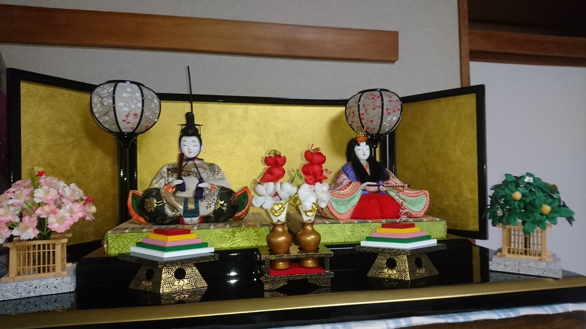 Miwa89989591's tweet photo. 今日は雛まつり🌸✴🎎✴🌸
恒例の雛寿司を作りましたが、急いで作ったので、かなり雑に仕上が��ました💧母が娘のために作ってくれた雛人形も飾りました(木目込み人形)
#ひな祭り https://t.co/H9UeB8ggw2