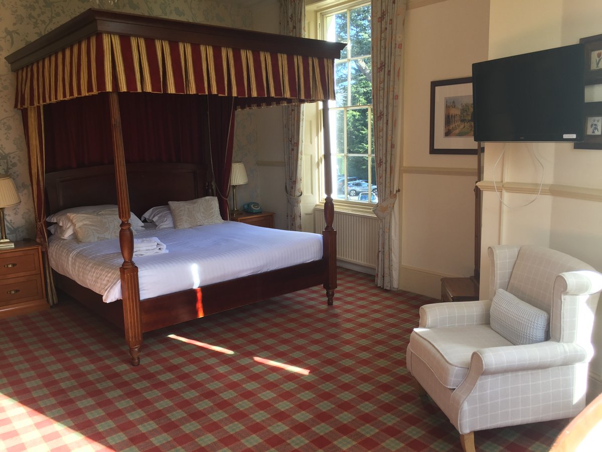 PenyardHouse's tweet photo. Looking for a nice hotel to stay for Cheltenham Race Week? We are located just 40 mins drive to the racecourse. From the 10th-13th March we have plenty of rooms available. 📞01989 760716 #cheltenhamraceweek2020 #penyardhouse #hotelrooms #horseracing #bedandbreakfast https://t.co/flkMSUBjZl