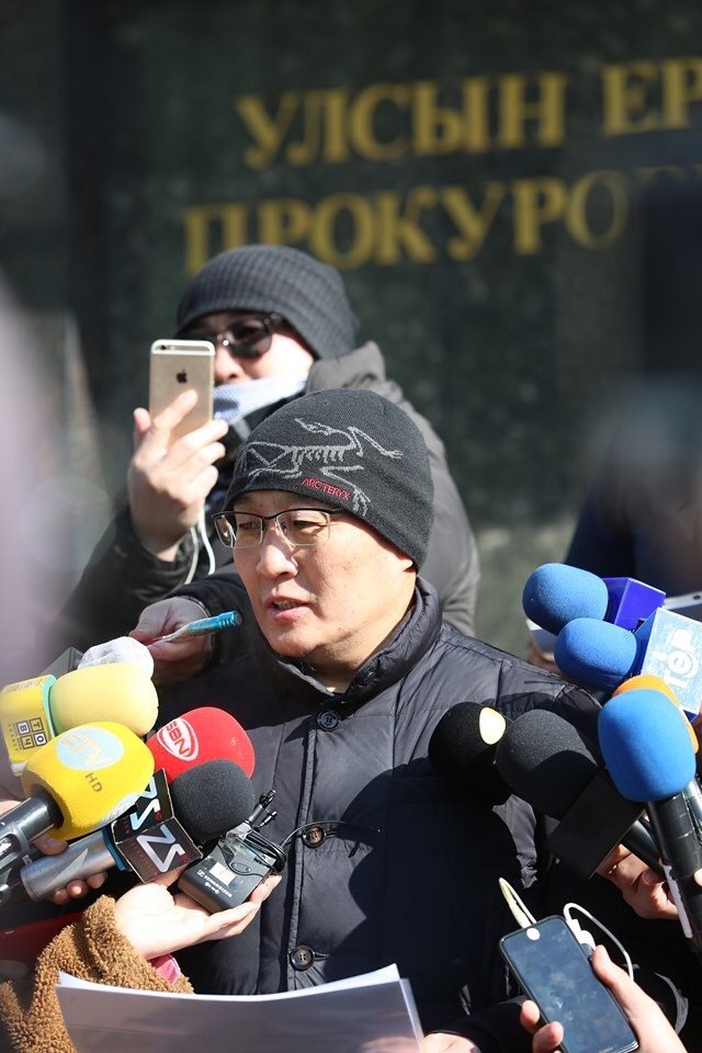 Temuujin_Kh's tweet photo. Монгол Улс уул нь хулгайчид хулгайлсан хөрөнгийг нь үлдээгээд, ашиглуулдаггүй хуультай!
Гудамжинд хулгай хийсэн үү, ордонд хулгай хийсэн үү, ялгаагүй хууль нэг мөр, адил хэрэгжих ёстой тул ордоны хулгайчид хулгайлсан хөрөнгөөө ашиглаад, үр шимийг нь хүртээд үлддэг байж болохгүй! https://t.co/nCrdUWzRip