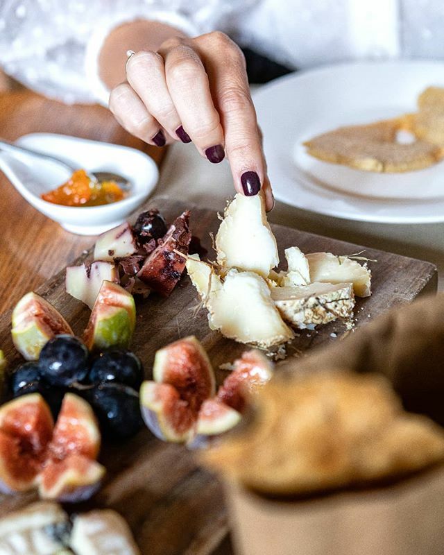 🌹APERITIVO IN ROSA 🌹

Domenica 8 marzo, dalle 17.00 alle 20.00, vi aspettiamo al Tuscan Bistro con tante proposte di finger food da poter gustare insieme a buon calice di vino.
​
​#8marzo #festadelladonna #aperitivo #ilborrotuscanbistro ift.tt/2TjVnDQ