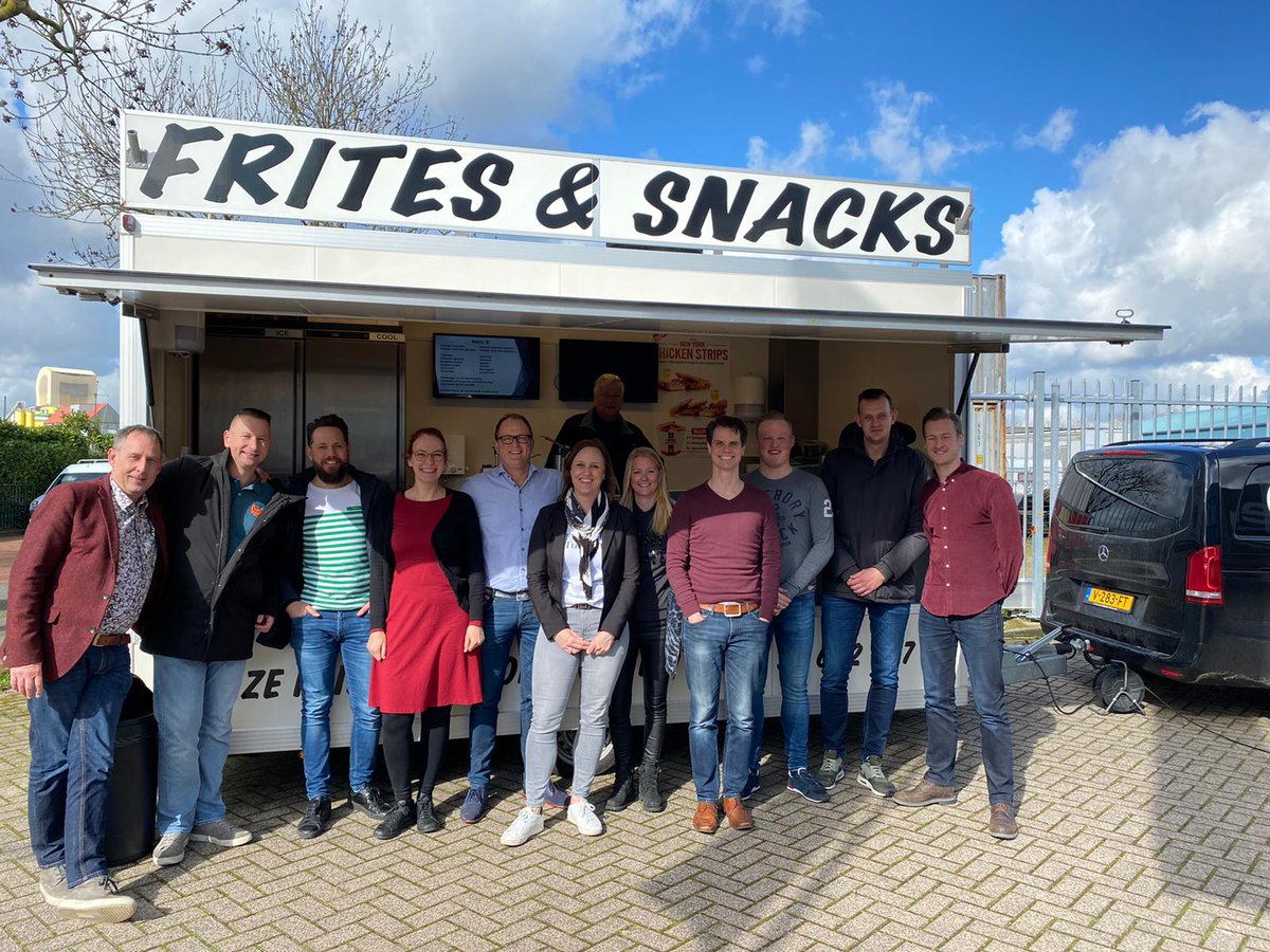 Met z'n allen een feestje gevierd vanwege het 5-jarig jubileum van Wendy. Heerlijk gesmuld van lekkere frietjes.