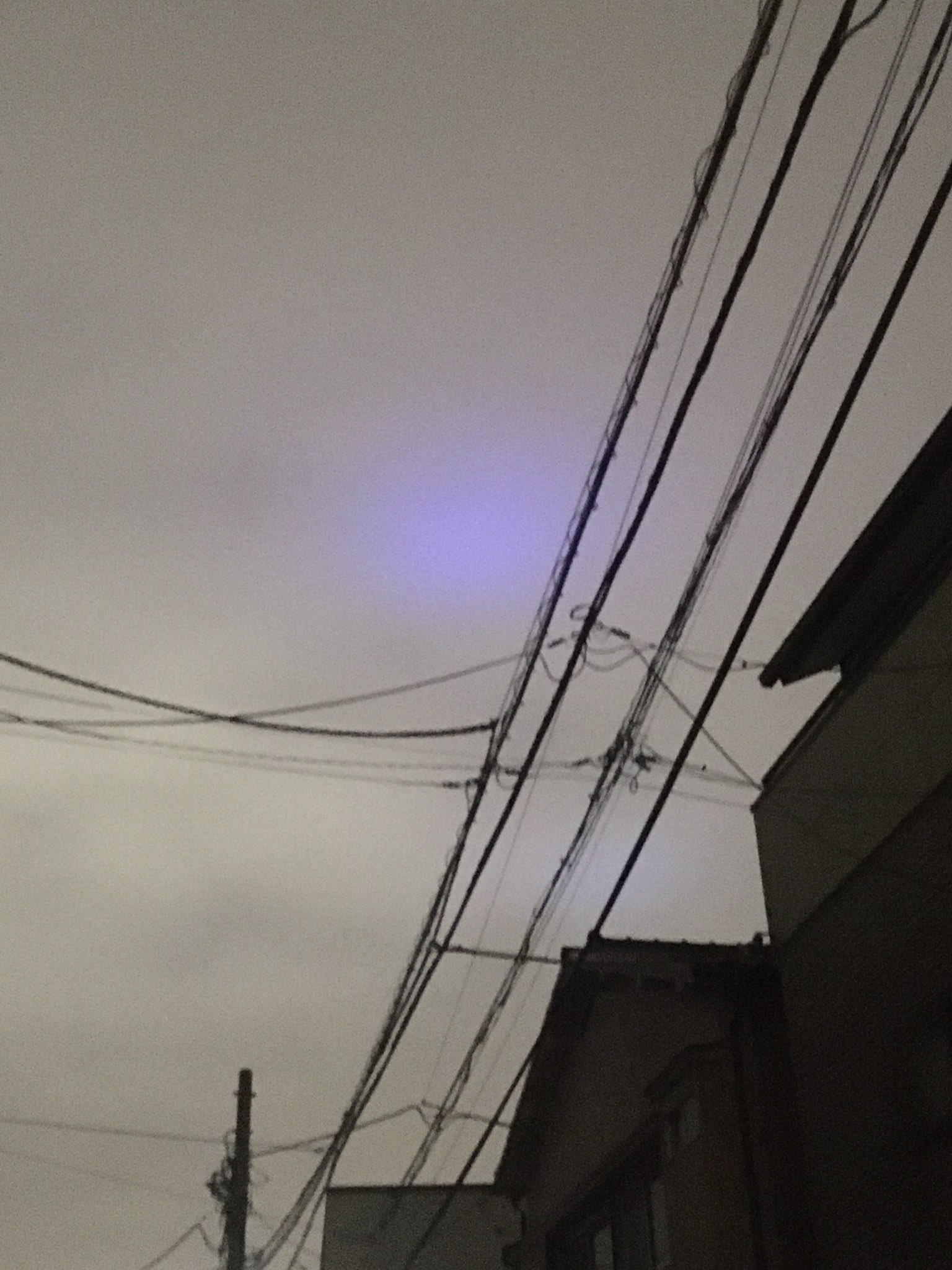 亀田理恵 夜の空に青い光 何ですか これ 不思議でいろんな場所から撮影してみたのですが やっぱり青い光 皆んなの空から青い光は見えてますか 青い光 夜空 謎の光 T Co Lnvaur9dat Twitter 亀田理恵 夜の空に青い光 何ですか これ 不思議でいろんな場所から撮影してみたのですが やっぱり青い光 皆んなの空から青い光は見えてますか 青い光 夜空 謎の光 T Co Lnvaur9dat Twitter