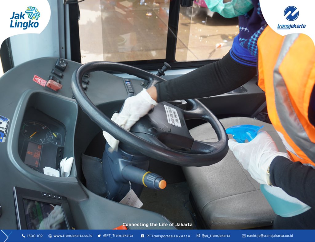 PT_Transjakarta's tweet photo. Sahabat TiJe, guna mendukung upaya pencegahan penyebaran virus Corona COVID-19, Transjakarta juga telah melakukan pembersihan setiap armadanya saat sebelum dan sesudah melakukan perjalanan dengan menggunakan disinfektan secara intensif. https://t.co/W3x8V5ODcM