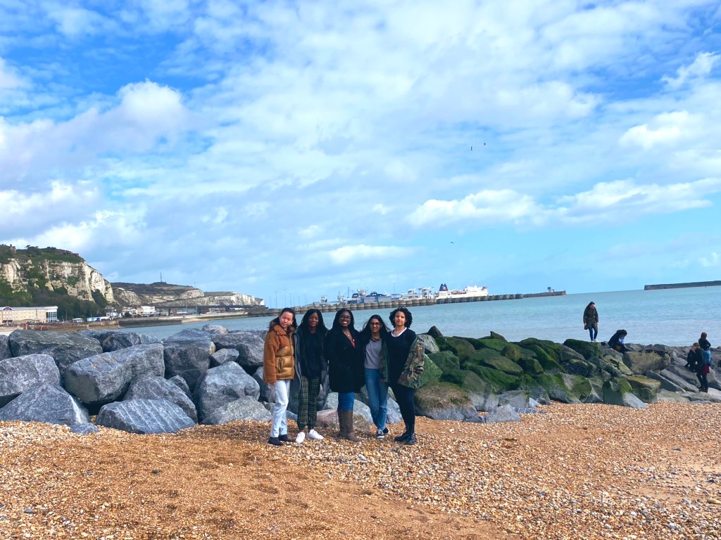WestoverRasin's tweet photo. Fun time with the Glee choir exploring Sandwich and taking in the beauty at the White Cliffs of Dover! #WestoverMusic #WestoverGlobalPrograms https://t.co/WRylYeAqvT
