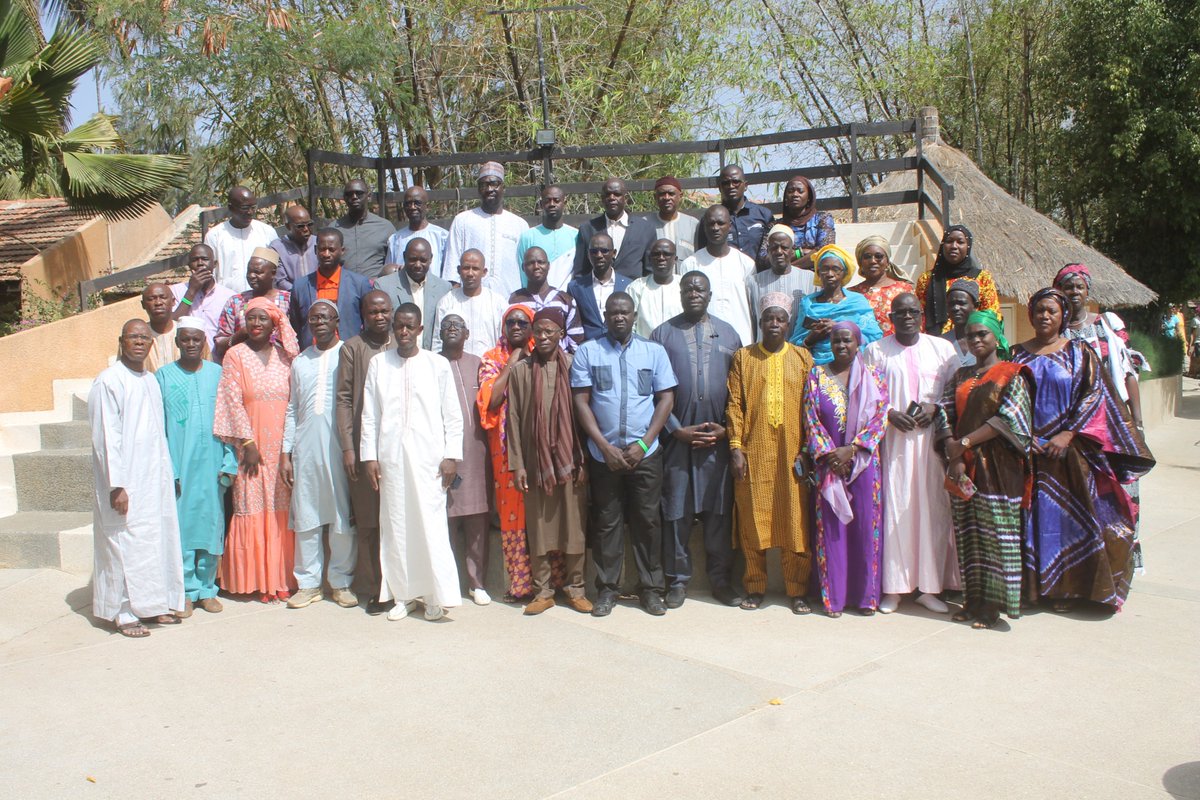 OSC_SUN_SENEGAL's tweet photo. Photo de famille atelier national d'orientation et sensibilisation des maires et présidents de conseils départementaux sur le renforcement de la gouvernance territoriale de la #nutrition intégrant le genre
#UNOPS
@ClmSenegal
@unicefsenegal
@AmbCanSenegal
#UAEL https://t.co/mB5ksI2wMb