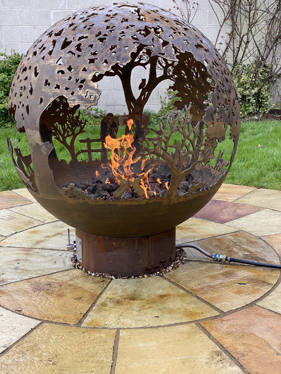 FirepitCompany's tweet photo. Today weโre setting up an English Country Firepit with a gas fitting. We think it looks great & weโre looking forward to getting some excellent photos of it burning this evening. We love a wood fire, but this is a very convenient option. #gasfirepit #gasfirepits #gasfirepitsphere https://t.co/FASoYlJKqk