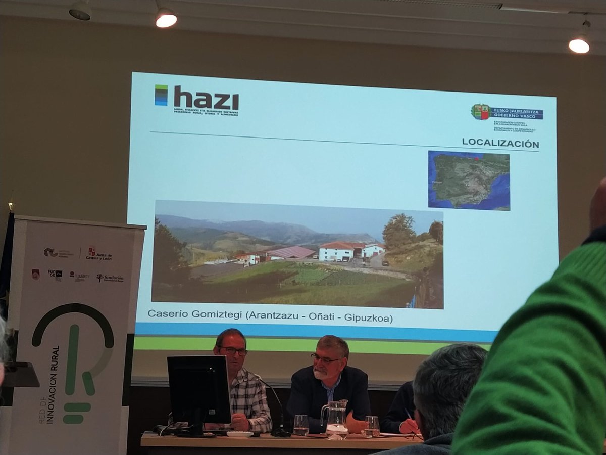 redqueserias's tweet image. Para defender y reivindicar un mismo modelo para afrontar el futuro rural: pequeñas empresas agroalimentarias que garanticen la sostenibilidad del medio y la calidad de los productos. Gracias Ramiro Palacios por la invitación. #QueRed