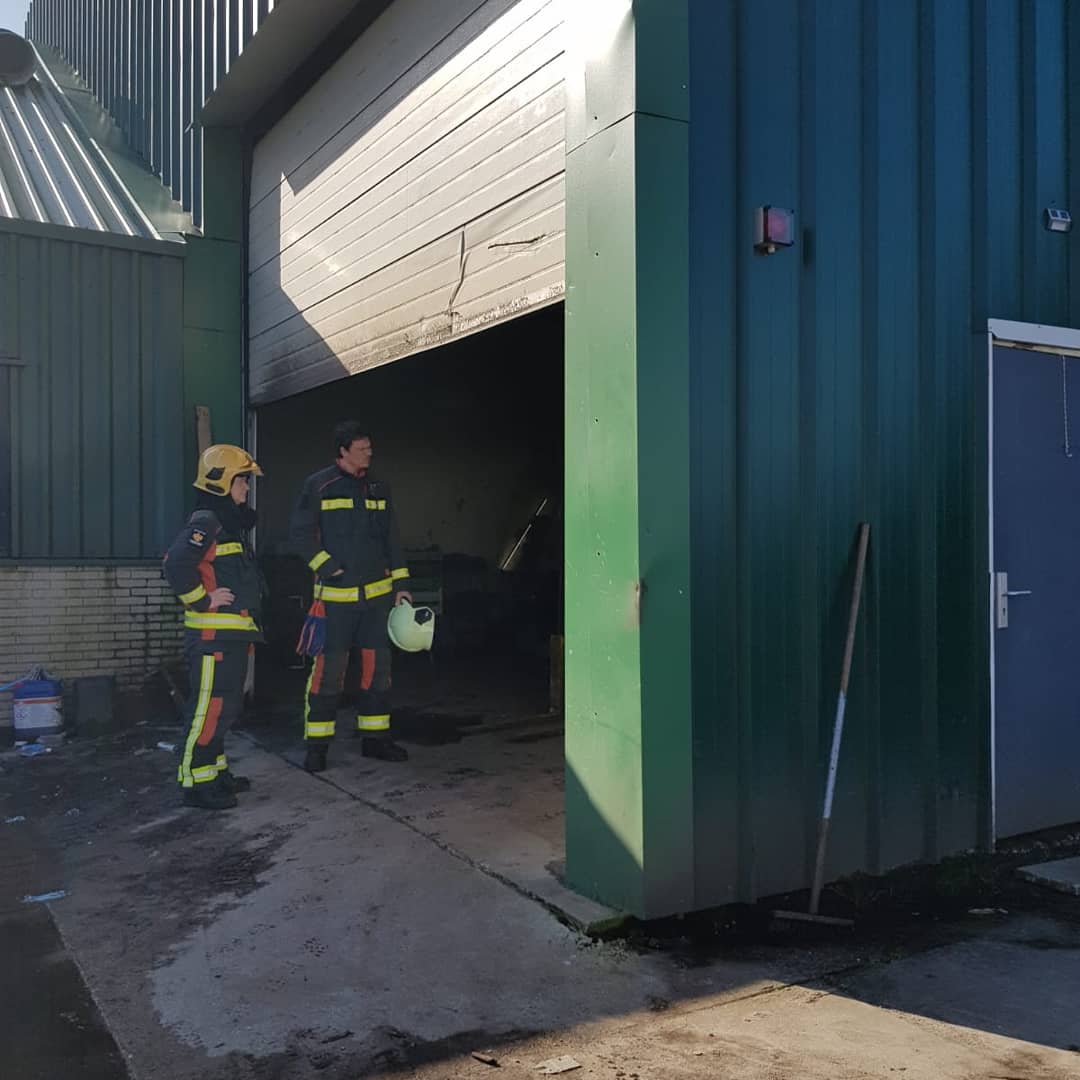 BrandweerSSM's tweet photo. Na onderhoudswerkzaamheden ging de #handmelder af bij een bollenbedrijf aan de #Akervoorderlaan #Voorhout. Na controle door ons, keerden wij weer retour #kazerne. #SassemParaat https://t.co/EdeKe2jh0A