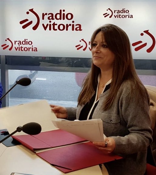 GrupoPPAlava's tweet photo. 🎙”Soy una mujer rural y así me siento. El próximo #8M #DíaInternacionalDeLaMujer deseo que todas las mujeres nos sintamos representadas” @AnaSalazarPP en @radio_vitoria
#MujerRural #A7D https://t.co/btPJQaOoWo