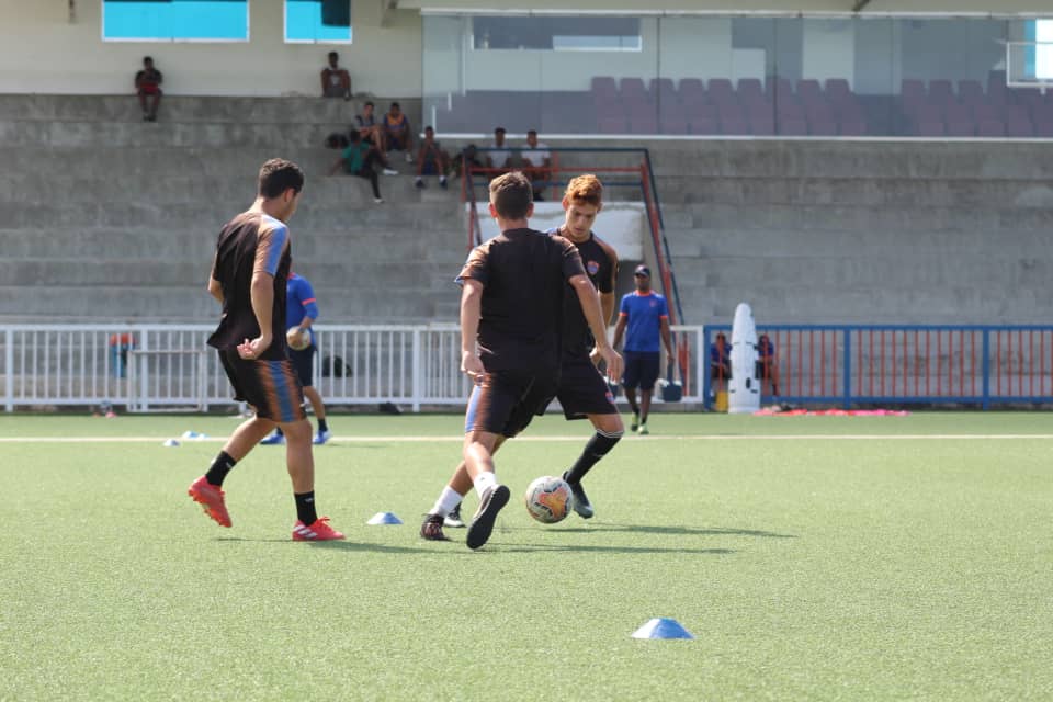 la_academiapc's tweet photo. #ReservaFUTVE | Ya se acerca la nueva Temporada del Torneo de Reservas de la @ligafutve y nuestra tropa ya se prepara para la edición 2020🔥⚽
#VamosAcademia #SomosPasión💙🧡
#SomosDiferentes #ReservaFUTVE https://t.co/N8ACstV4W4
