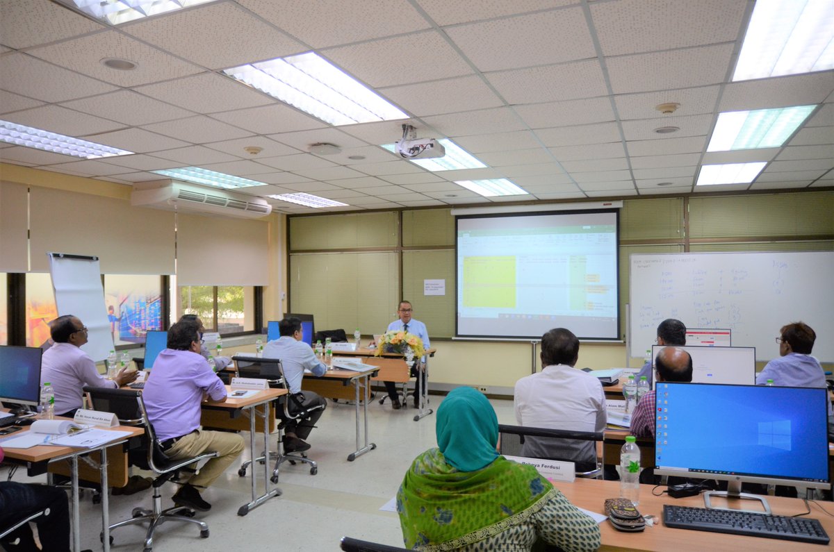 aitextension's tweet photo. Input session on "Accounting Concepts and Financial Statements" by Mr. Ahalik, the Chief Marketing Officer, Maritime Bank, and the Lecturer of the Kalbis Institute, Pertamina University. #accounting #financial #management #oilandgas #business #training #course #ait #aitextension https://t.co/G3bODTl56W