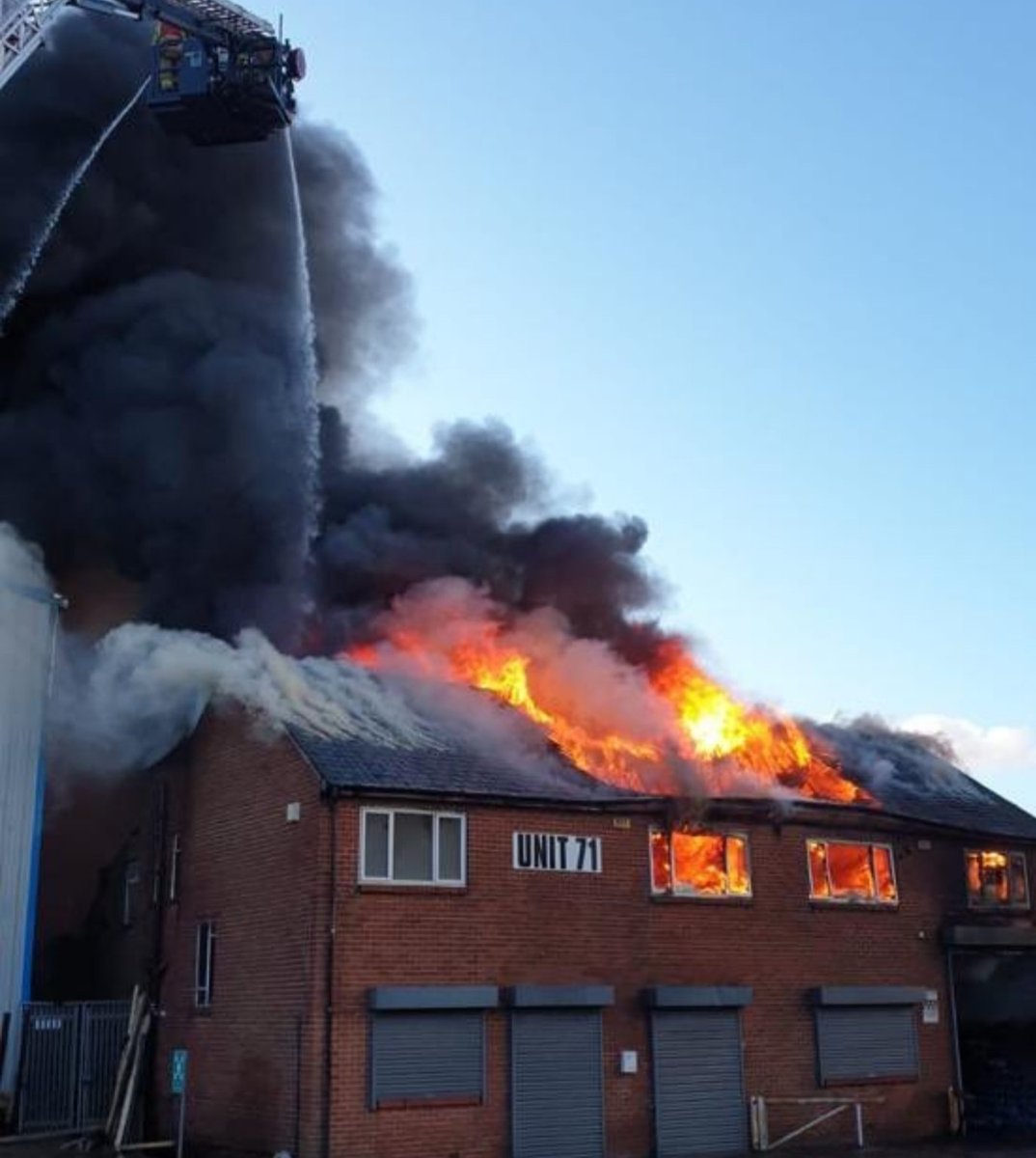 CrewMgr_Lytham's tweet image. In Lancashire we have 30 On-Call stations crewed by trained staff from their local communities.They are On-Call Firefighters, yesterday and today they will assist to deal with a commercial fire in Bpool.#needmore Could this be you? @LancashireFRS LFRS website for career details