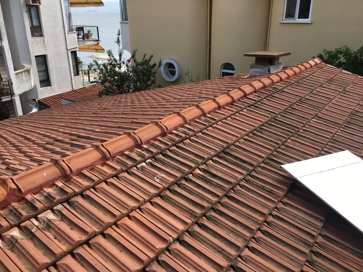 sareyapi's tweet photo. Çatı Kiremit Kaplama Yapımı. 2018/Darıca
•
#roof #roofing #roofer #roofrepair #roofinglife #shingle #restorasyon #bakır 
#shingleroof #konutçatıları
#homeimprovement 
#copper #roofgutter #çatıömrü #konutçatıları #tile #tileroof #membran https://t.co/puFWilcqWG