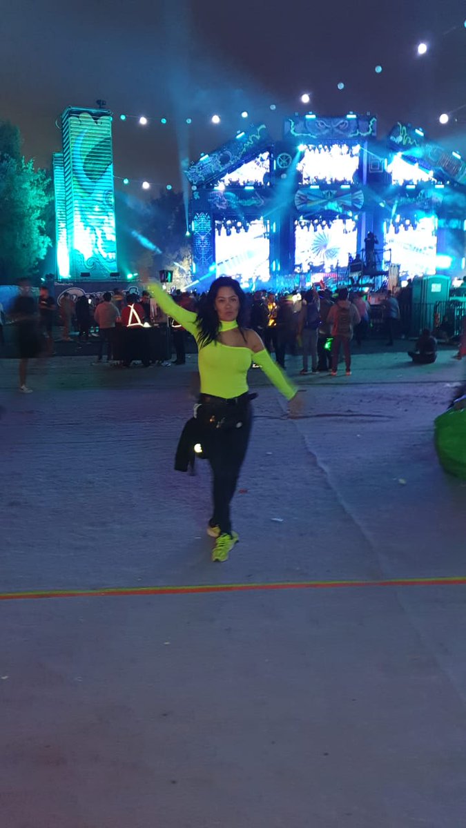 paolacat22's tweet photo. Baile reí y lloré me enojé pero seguí bailando #EDCMX2020 https://t.co/saDLcyWOtR