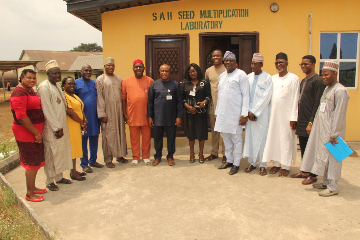 nrcri_umudike's tweet photo. Photos of NRCRI Board members led by the Chairman, Honourable Charles Chukwudi Ubah as they toured round the #NRCRI #BioSciences facilities including the #SAH laboratory, Tissue Culture laboratory, farms and the sites of on-going projects in the institute.
@FmardNg @OFABnigeria https://t.co/7X6DLOJpIg