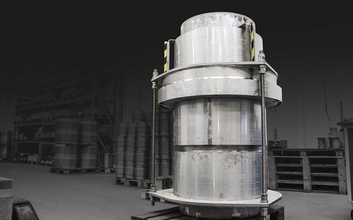 Stainless steel Pressure Balanced #Expansionjoint for installation between deodorizer vessel vapour outlet and vapour scrubber vapour inlet in Japan, to compensate for vertical expansion of deodorizer vessel. More information: belman.com/pressure-balan…