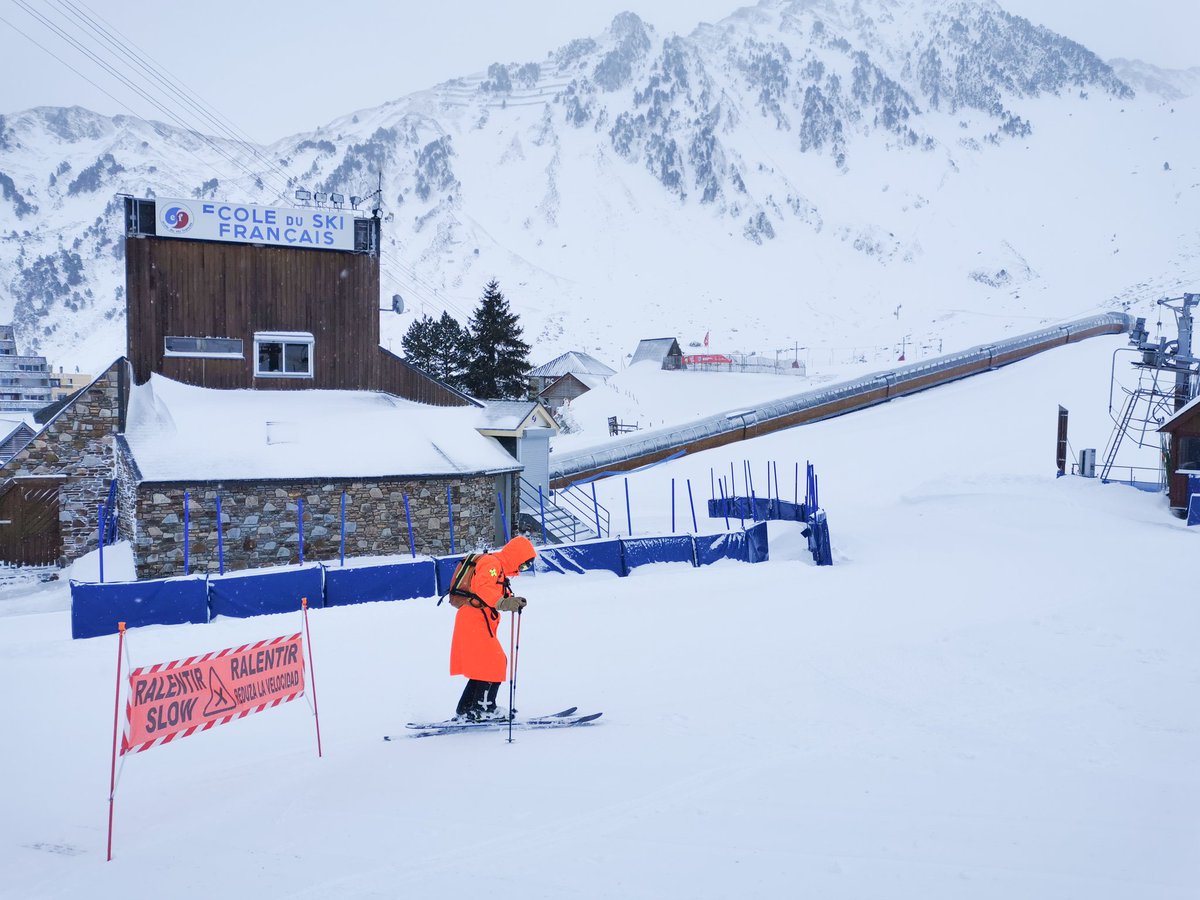 ✨Ce matin au réveil 40cm de neige fraîche en bas du domaine et 60cm en haut du domaine skiable #grandtourmalet ❄️
