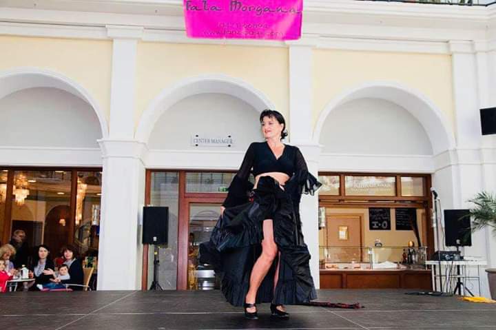 GalerieGoethe45's tweet photo. „Frauen, die bewegen“ startete am 1.3.20 zur internationalen Frauenwoche im Apollo durch. Ab 03.03.2020 sind die Arbeiten von 10 Frauen täglich von 16 h - 18 h in der Galerie #Goethe45 zu sehen. Fotos : Meike Müller // Moin Fotos - Meikes Fotowelt. https://t.co/BFBE41kd4k