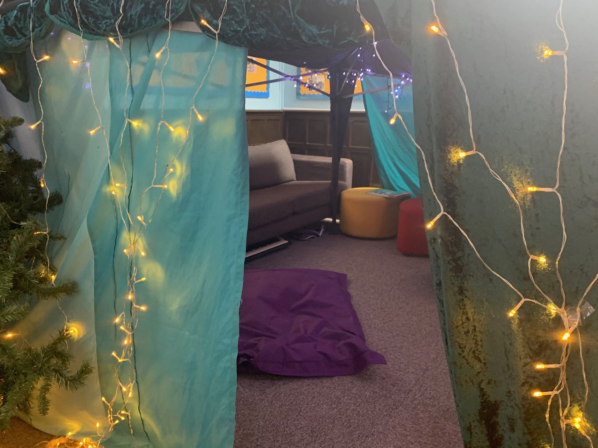 GriffinHouseSch's tweet photo. Look what happened in our library this weekend....a magical transformation. We are so grateful to the hardworking, magic elves for all of their help. #GHSBookWeek #GHSOpportunities #GHSCoreValues https://t.co/zEXA7Bnnko