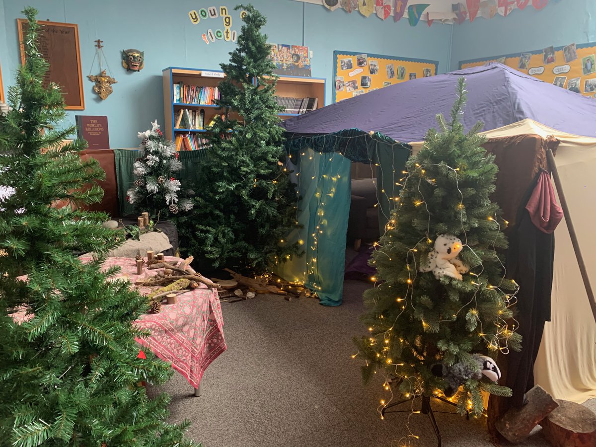 GriffinHouseSch's tweet photo. Look what happened in our library this weekend....a magical transformation. We are so grateful to the hardworking, magic elves for all of their help. #GHSBookWeek #GHSOpportunities #GHSCoreValues https://t.co/zEXA7Bnnko